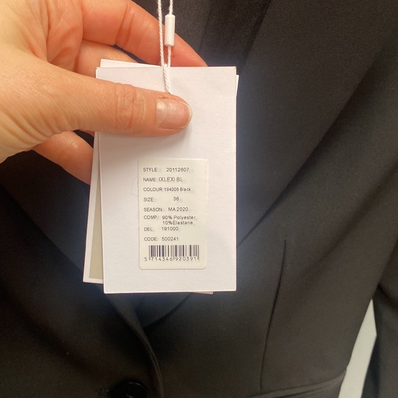 Single button black structure blazer - Picture 3 of 3